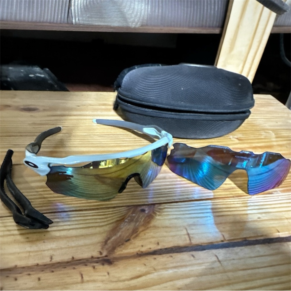 Oakley Radar EV Path Sunglasses yellow and Blue lenses - case, xtra sox - Picture 3 of 6